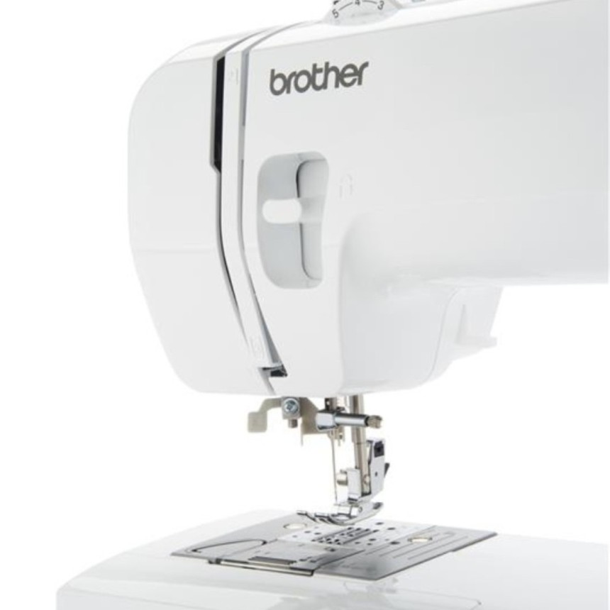 Brother XM2701S con Tavolo e Borsa